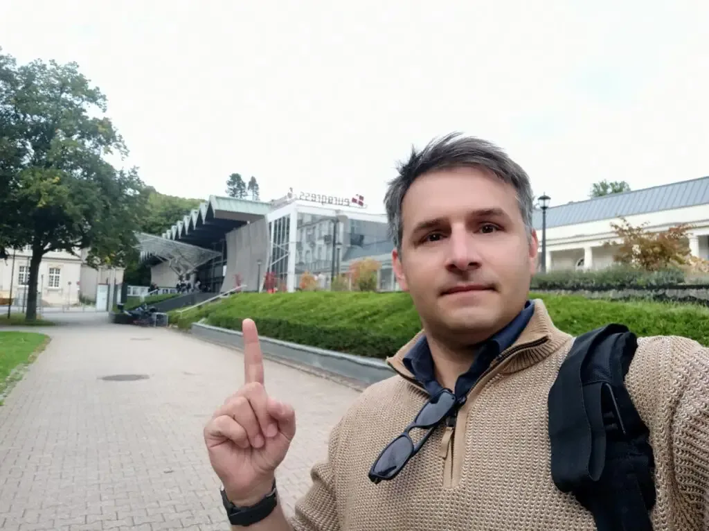 PI Probaligence team member in front of the Eurogress Aachen conference venue